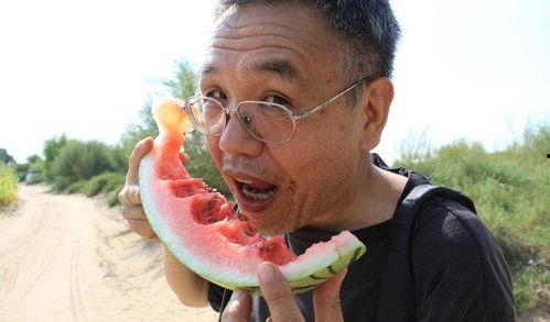 吃瓜动作