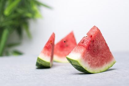 梦见别人给你瓜吃,揭秘瓜食梦境的深层寓意