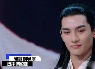 傍富婆被吃瓜,吃瓜群众热议背后的真相