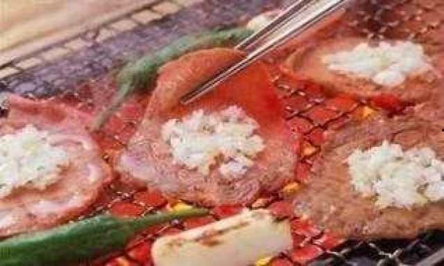 吃瓜少女魏淑芬吃烤肉,美食之旅开启