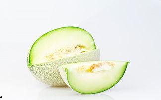 女的吃哈密瓜,女性品尝哈密瓜的惬意时光