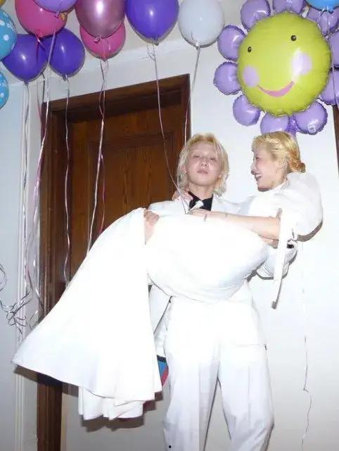 女的结婚吃瓜,吃瓜群众围观女方婚事