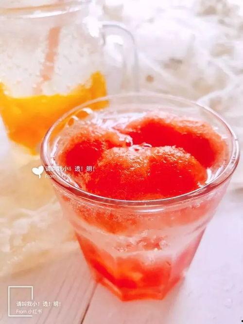 西瓜气泡水吃瓜,夏日消暑新宠，吃瓜乐趣无限